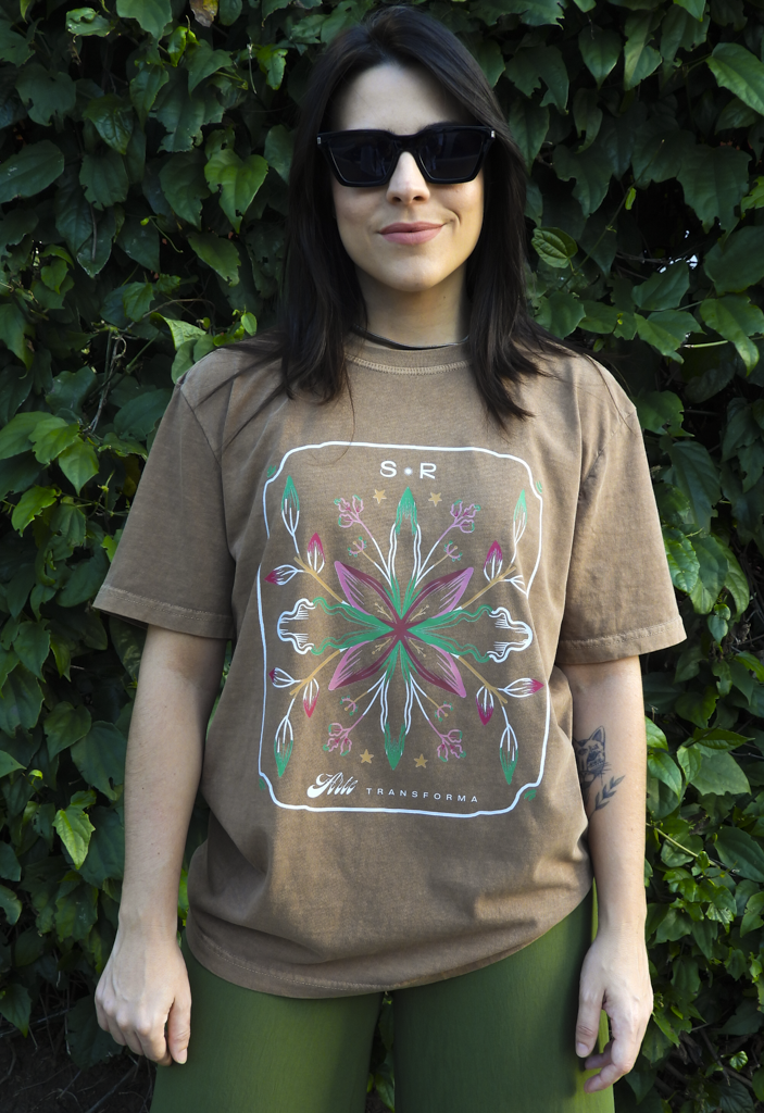 Camiseta Estampada "Arte Transforma"