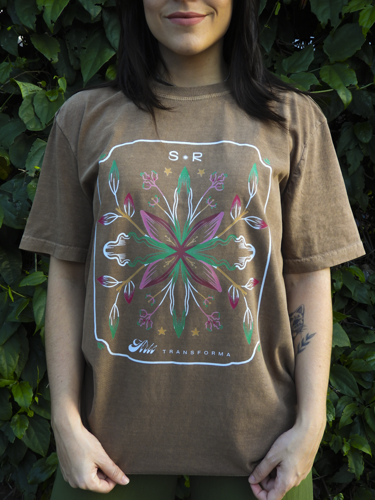 Camiseta Estampada "Arte Transforma"